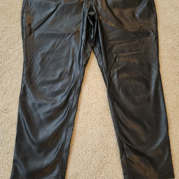 Old Navy Black High-Rise O.G. Straight Pants Women's Size 18 Faux Leather - Picture 4 of 14